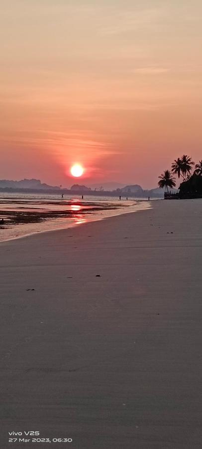 Lucky Bungalows Ko Mook Bagian luar foto